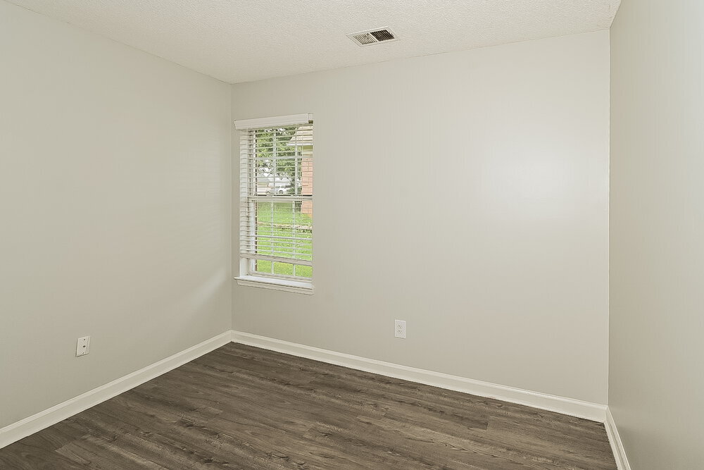 Building Photo - 1203 Thames Dr