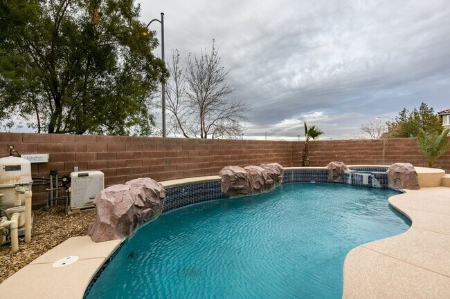 Building Photo - Beautiful Split-Level Home on Corner Lot with Pool and Spa!