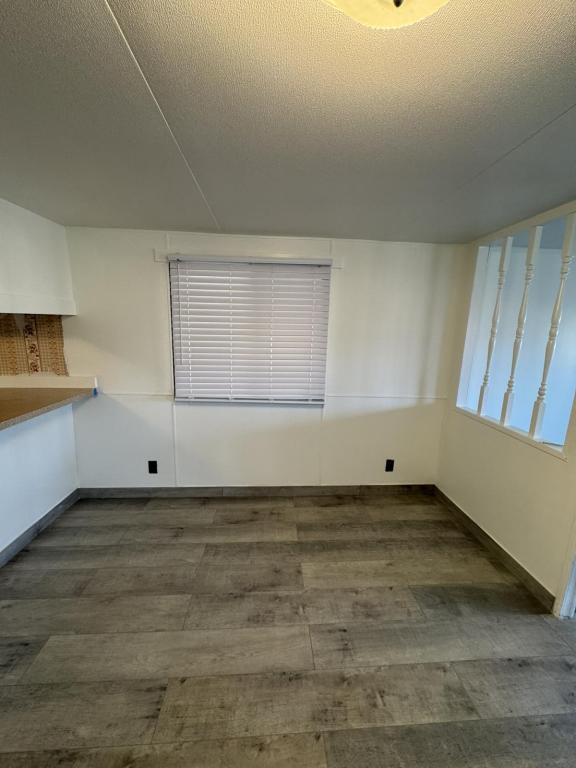 Building Photo - 1660-1H-5 5th St