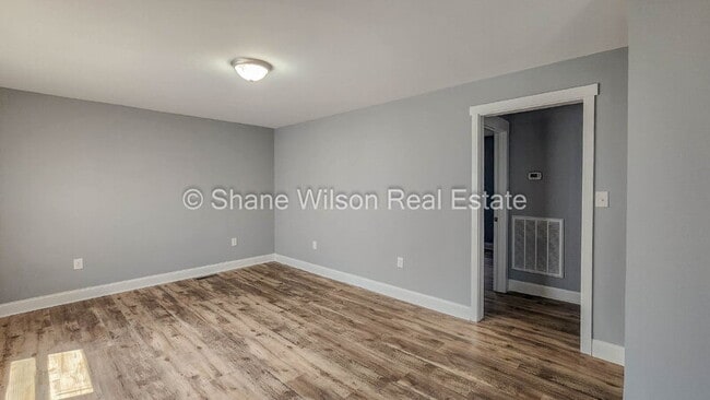 Building Photo - 709 Indian Ave