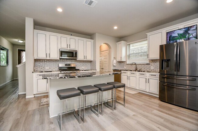 Building Photo - 2707 Dry Creek Dr