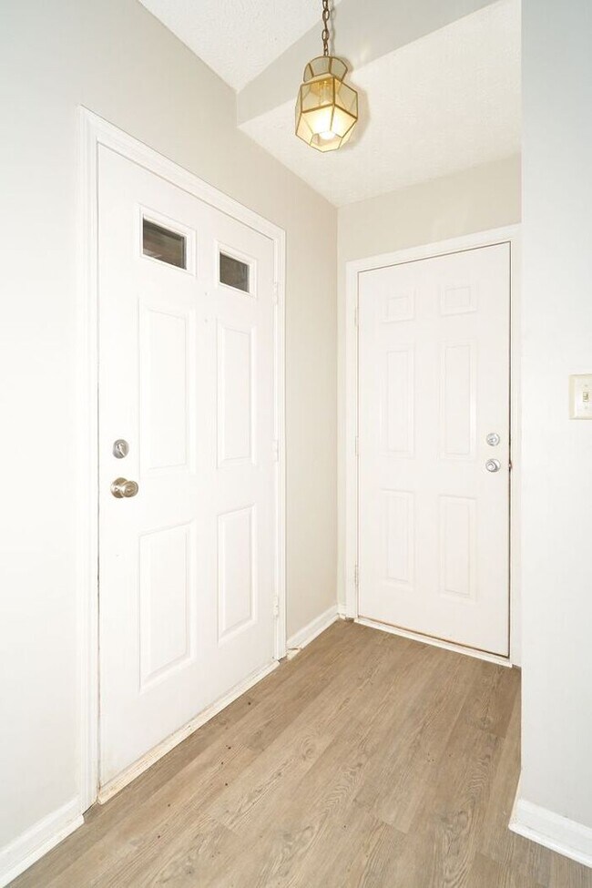 Building Photo - Updated Ranch with Deck in Pike Twp