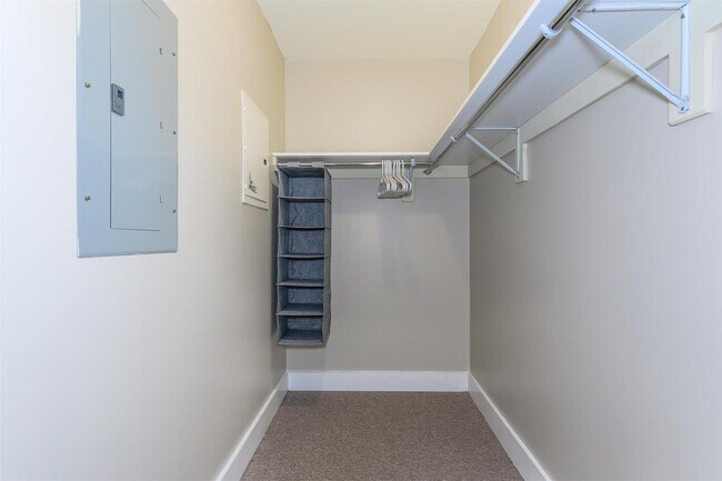 Building Photo - 300-314 N Broadway