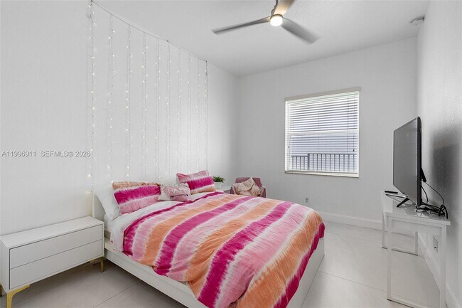 Building Photo - 3870 E Hibiscus St