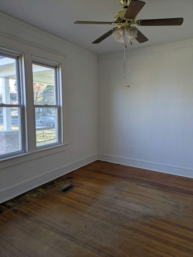 Building Photo - 705 E State St