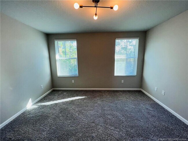 Building Photo - 3913 SE Mentmore Ln