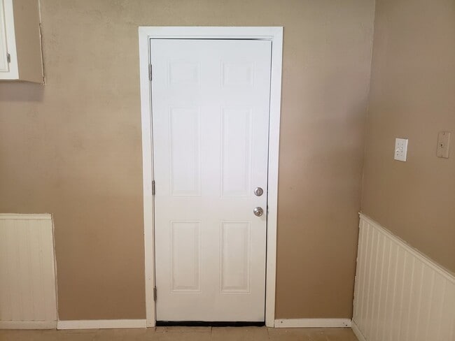 Building Photo - MESQUITE 3 bedroom home with hardwood floors!