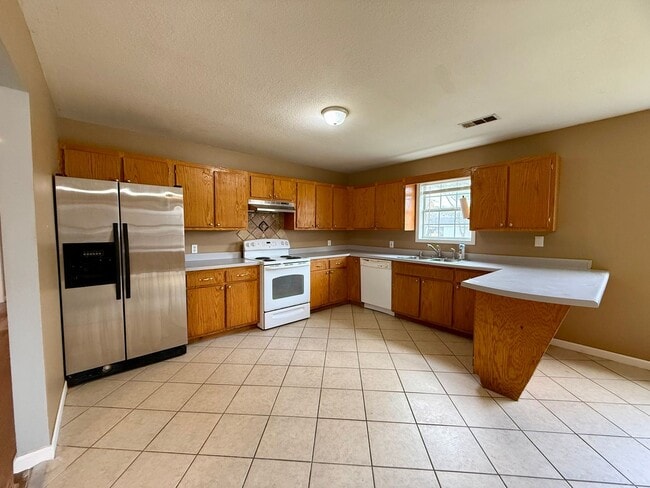 Building Photo - 3 Bedroom/1 Bathroom Home in Paragould AR - $1370/month - Section 8 Welcome!