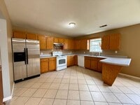 Building Photo - 3 Bedroom/1 Bathroom Home in Paragould AR - - $1,000 MOVES YOU IN!