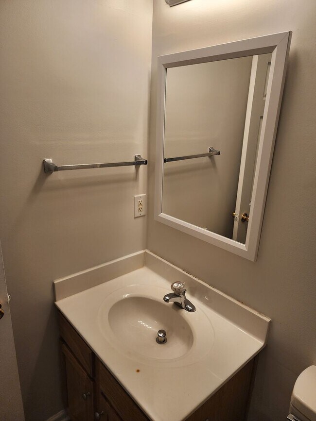Building Photo - Four bedroom townhome in Caldwell Station