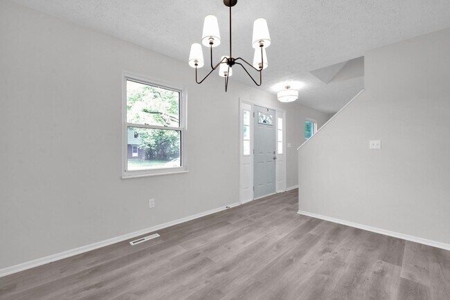 Building Photo - 3302 Sundale Rd