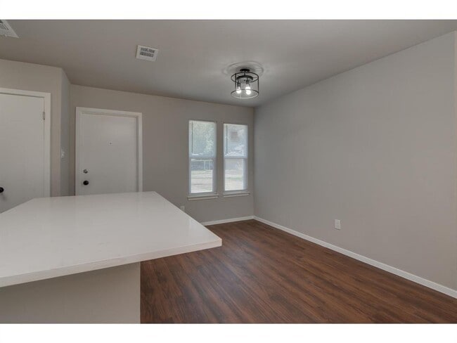 Building Photo - 606 Elderberry Cove