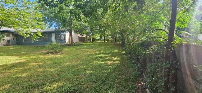 Building Photo - 11307 Hilltop St