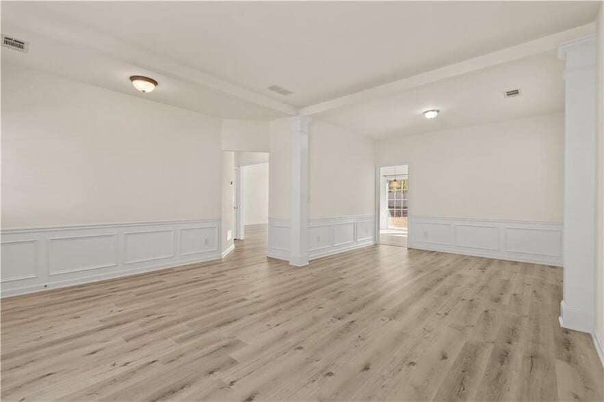 Building Photo - 915 Wendlebury Ct