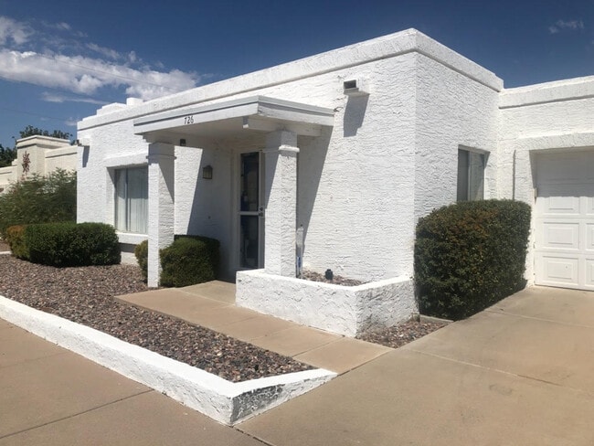 Building Photo - 726 E Villa Rita Dr
