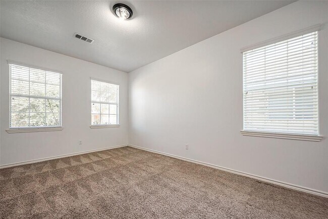 Building Photo - 5906 Yaupon Ridge Dr