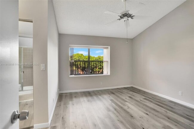 Building Photo - 4615 Carambola Cir S