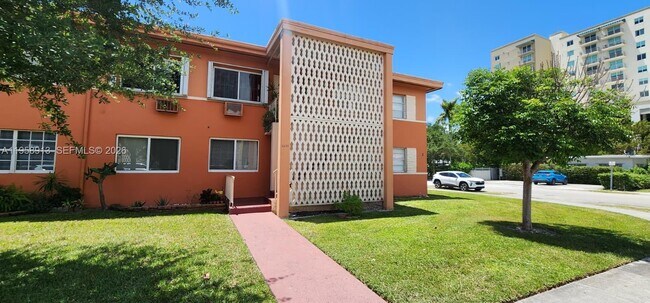 Building Photo - 3670 SW 10th St