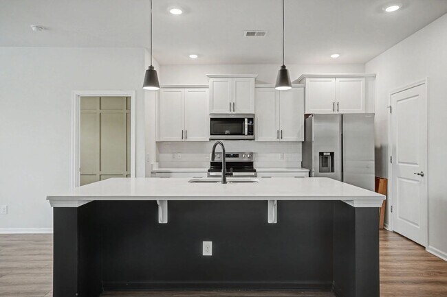 Building Photo - 3 BED | 2 BATH | TWO CAR GARAGE | SAVANNAH QUARTERS | AVAILABLE NOW