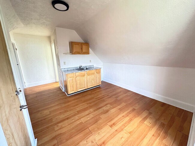 Building Photo - 7467 Schoyer Ave