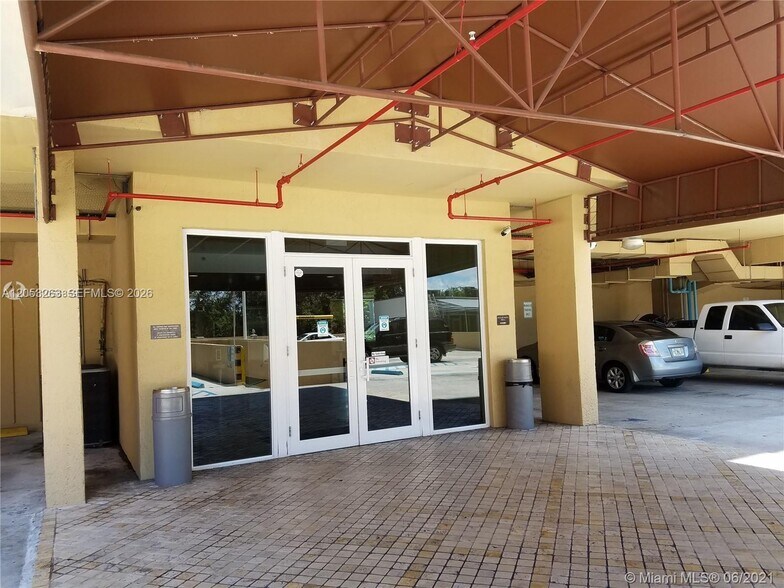 Building Photo - 3500 Coral Way