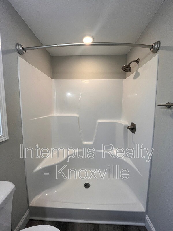 Building Photo - 355 W Outer Dr