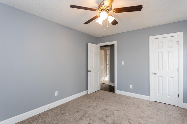 Building Photo - 1719 Centre St W