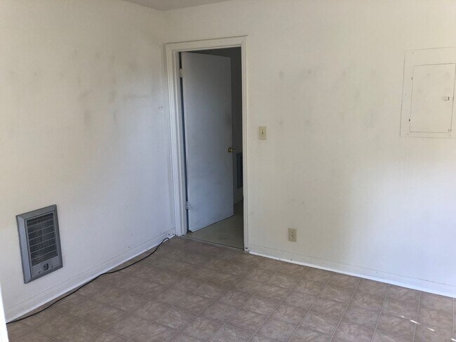 Building Photo - 1902 Shelby Ave