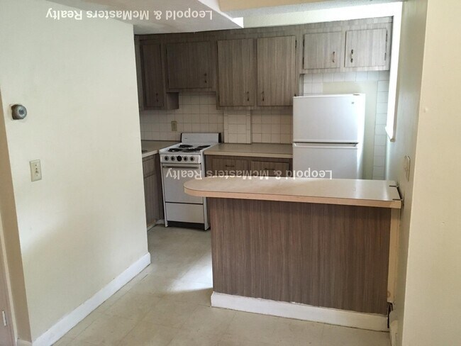 Building Photo - 181 Thorndike St