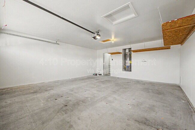 Building Photo - 6508 W Hilton Ave