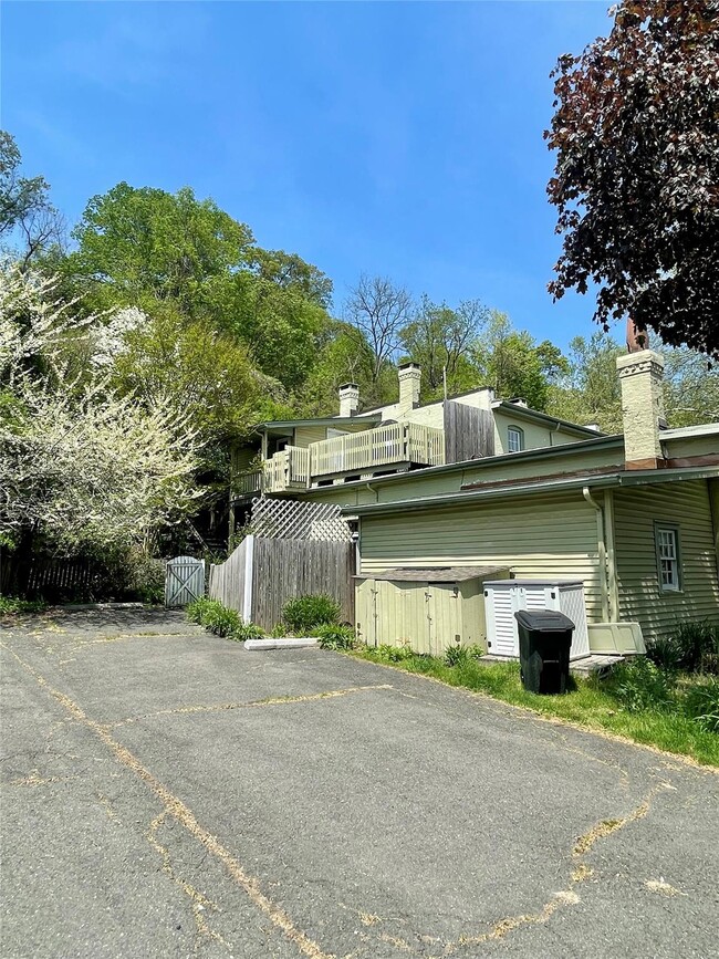 Building Photo - 306 Piermont Ave