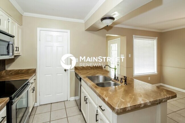 Building Photo - 3 Bedroom Pet-Friendly Home in Cordova, TN with Main Street Renewal