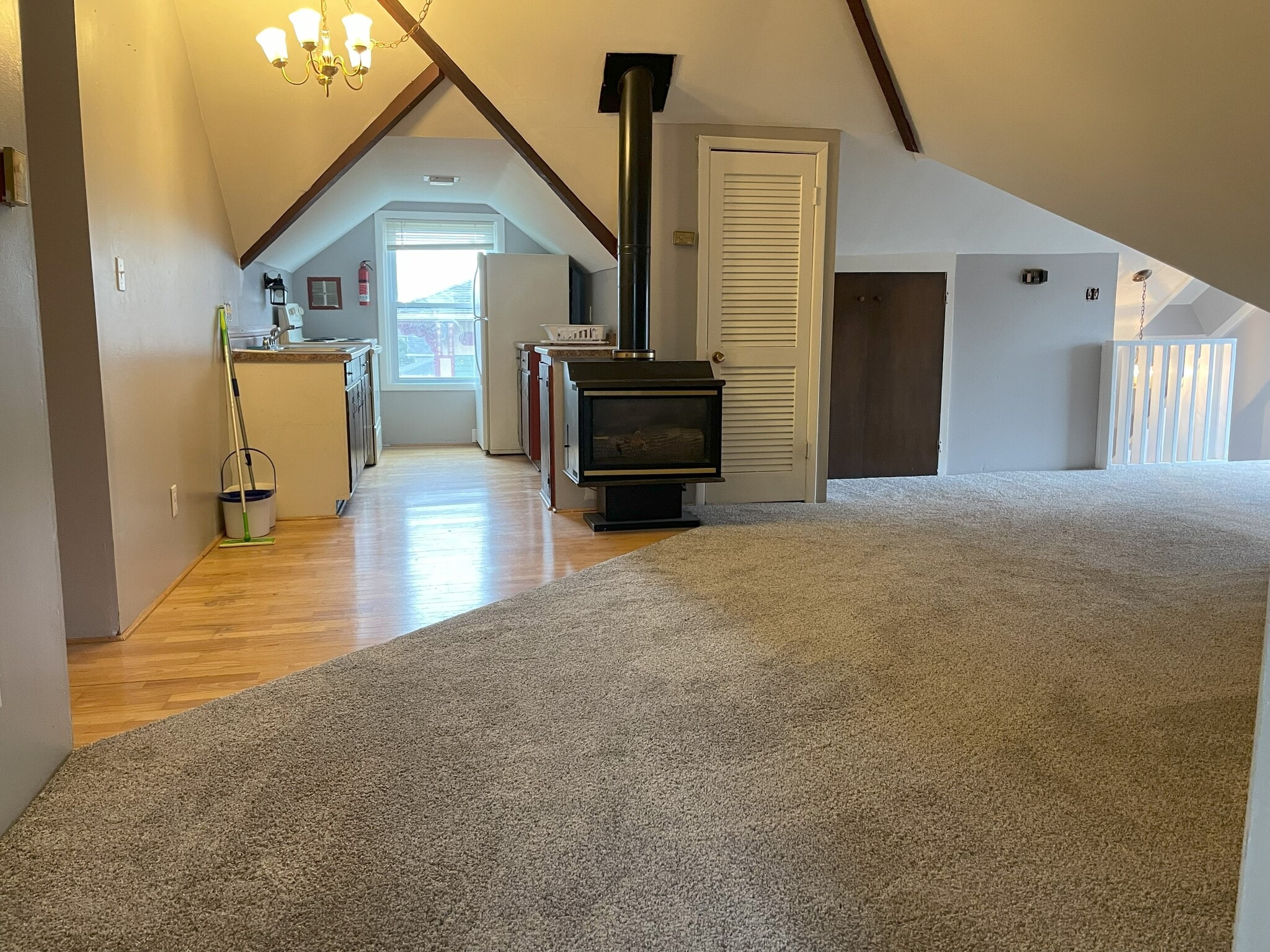 Building Photo - 906 West Ave