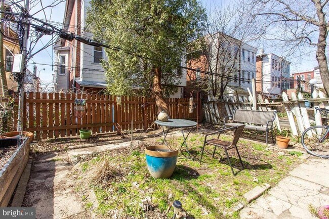 Building Photo - 922 S 49th St