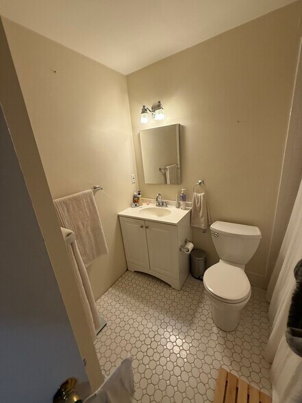 Building Photo - 90 Saint Botolph St