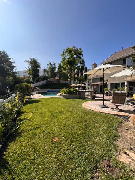 Building Photo - 15305 Saddleback Rd