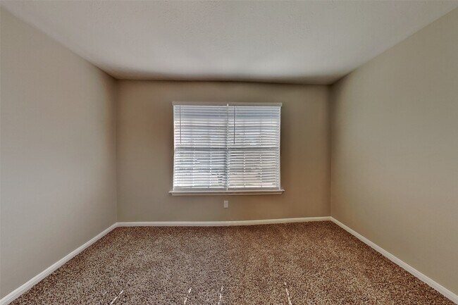 Building Photo - 3202 Stoneydale Ln