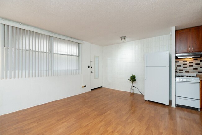 Building Photo - Modern, Fully Updated 1BR at the Gateway to Waikiki – ALL UTILITIES INCLUDED!