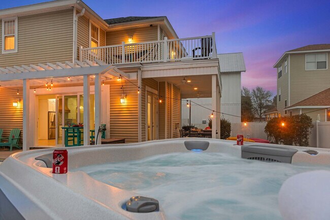 Building Photo - 4456 Luke Ave