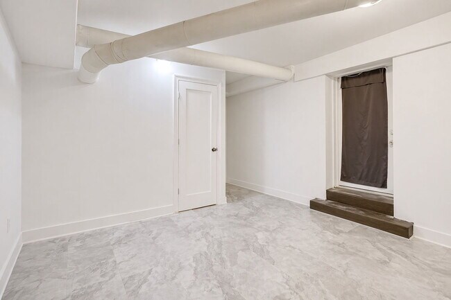 Building Photo - 2954 Central Pkwy