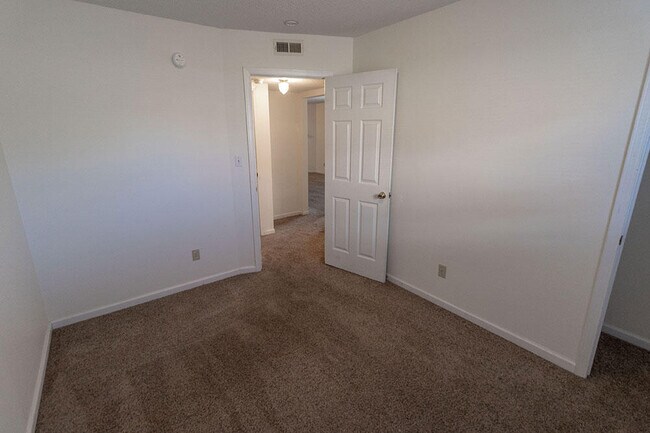 Building Photo - 280 Apple Tree Ct