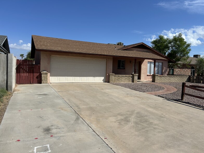 Building Photo - 7222 W Rose Ln