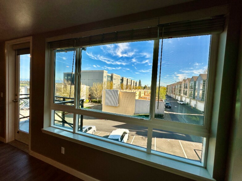 Building Photo - 2330 Yakima Ct