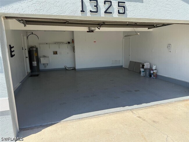 Building Photo - 1325 SW 28th St