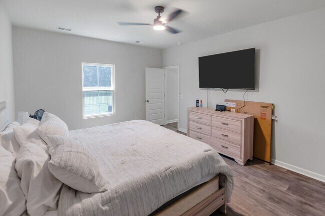 Building Photo - 168 Bottlebrush Dr