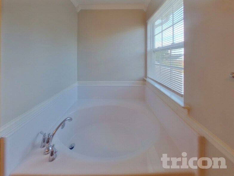 Building Photo - 2251 Wexford Way