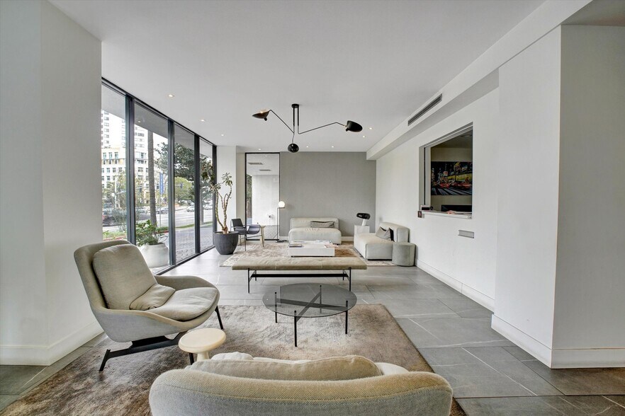 Building Photo - 10601 Wilshire Blvd