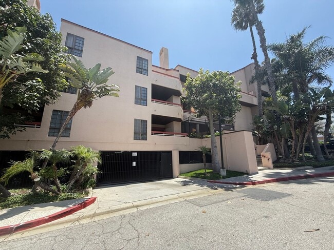 Primary Photo - 1 Bed / 1 Bath Gem