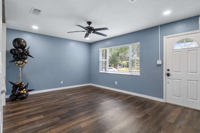 Building Photo - 3BR Home on Oversized Lot with Shed & Greenhouse