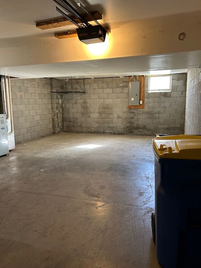 Building Photo - 3 Bedroom 1.5 Bath in Central School District